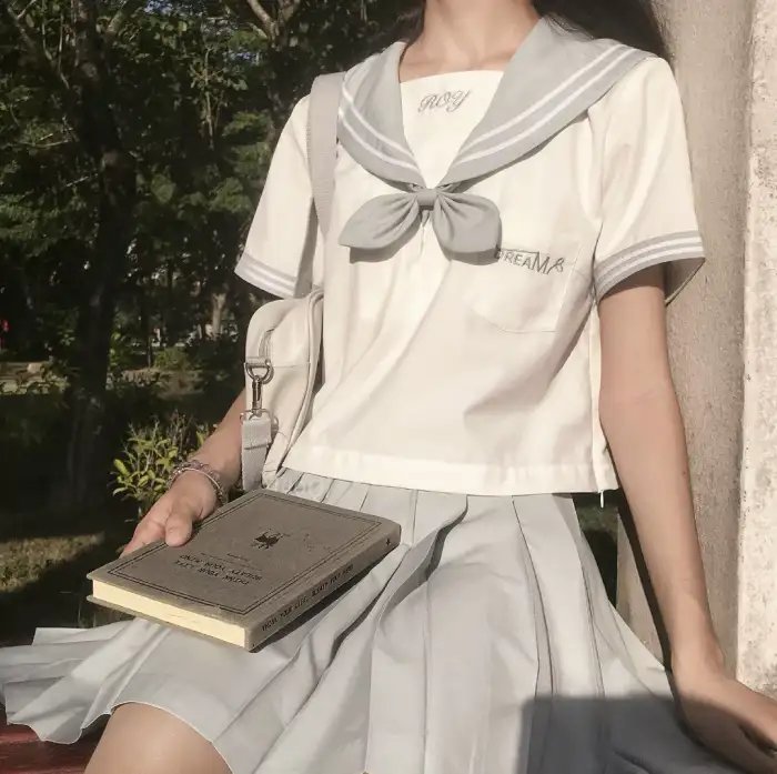 燕子与鹦鹉